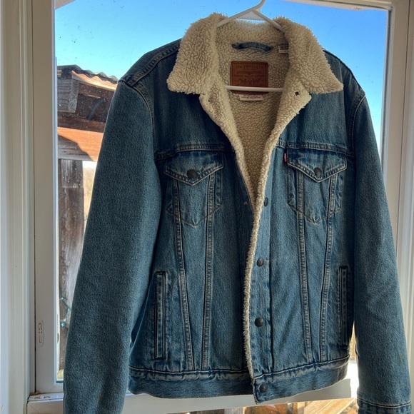 Levi's Classic Blue Denim Jacket with Sherpa Lining - Picture 1 of 2